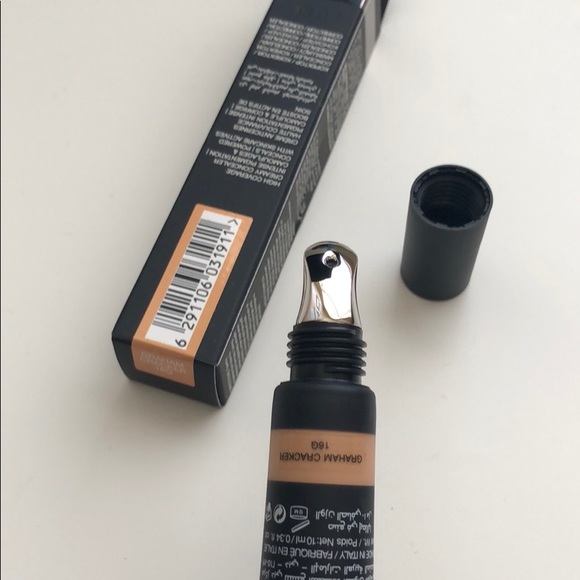 Huda Beauty Concealer - Picture 2 of 2